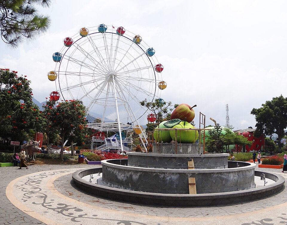 Alun-Alun Batu — Batu